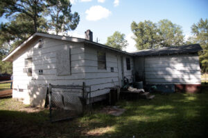 A picture of the back of a salkehatchie house.